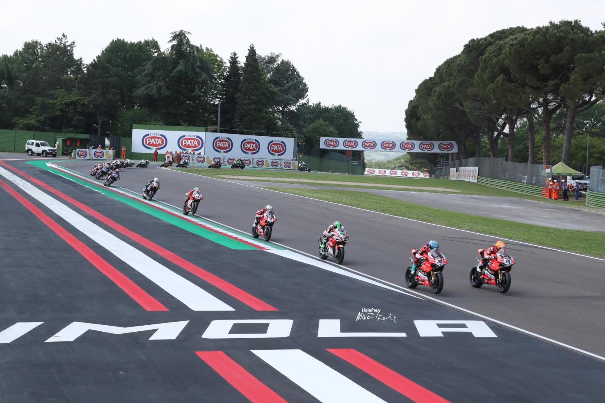 Le Due Corti Centro Storico - Autodromo Apartment Имола Екстериор снимка